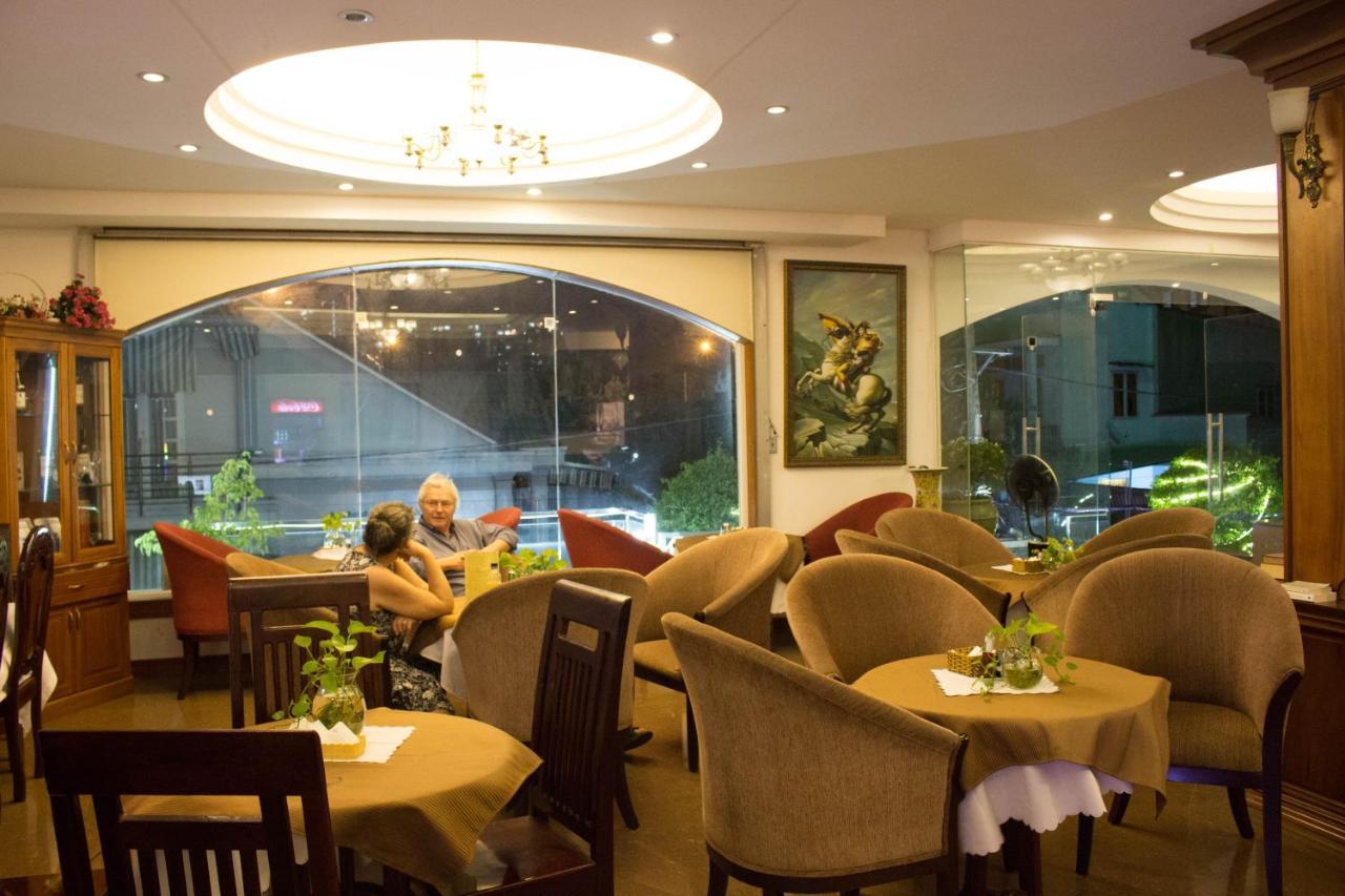 Hoa Phat Hotel & Apartment Cidade de Ho Chi Minh Exterior foto